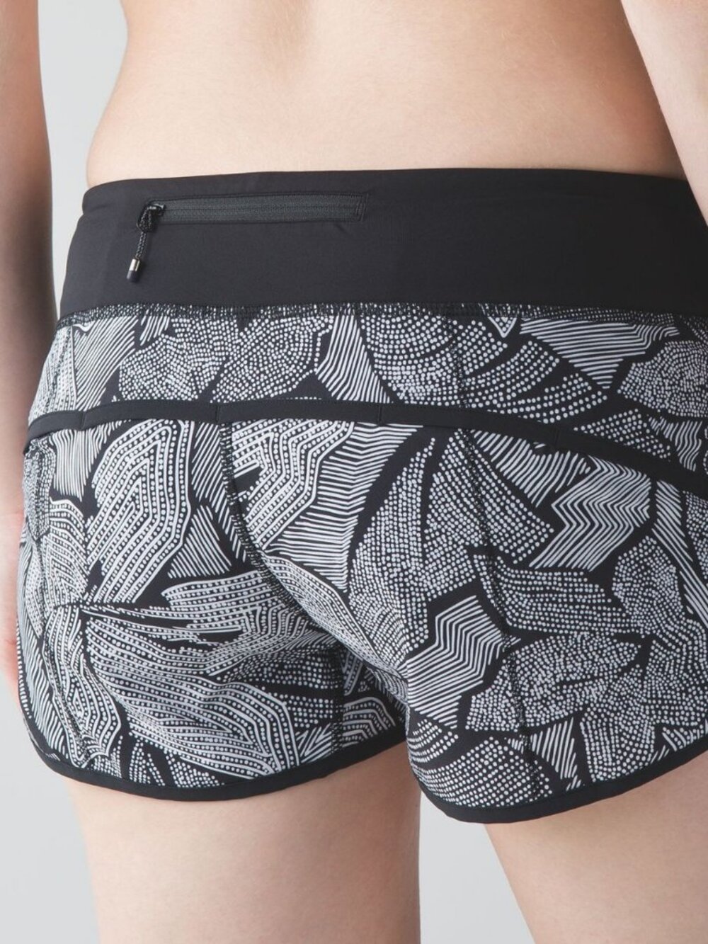 Lululemon Speed Shorts Women's 10 Brief-Lined Dottie Tribe Black White Running